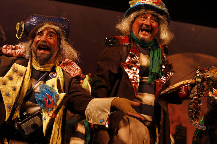 Los optimistas (chirigota callejera) -Carnaval de Cádiz 2013