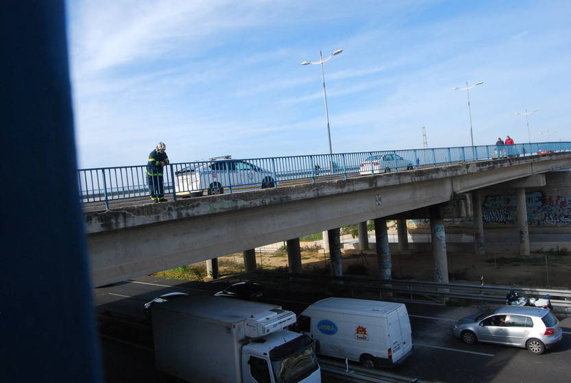 Corte de la autovía Cádiz-San Fernando por las obras en el puente de la Casería