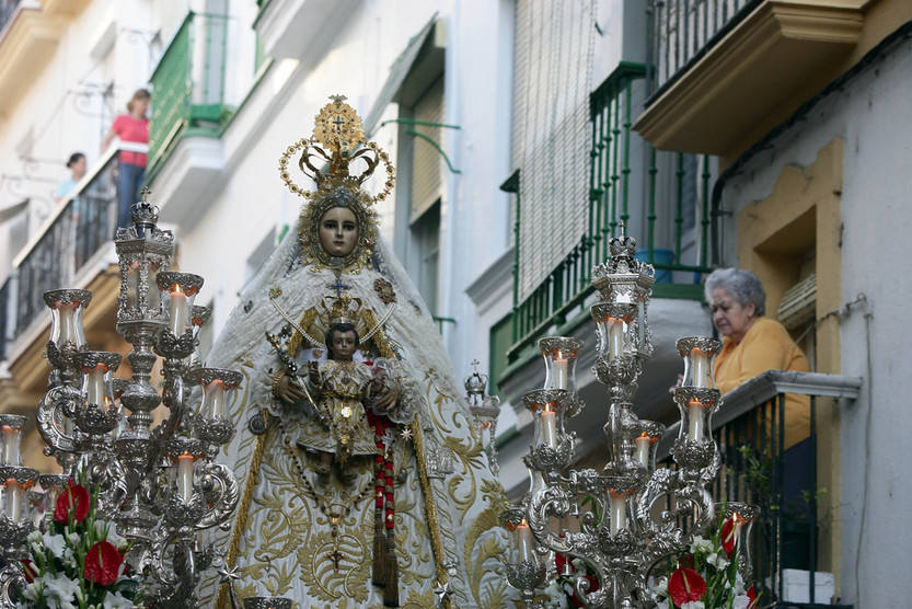 La Patrona de Cádiz desfila hasta la Catedral