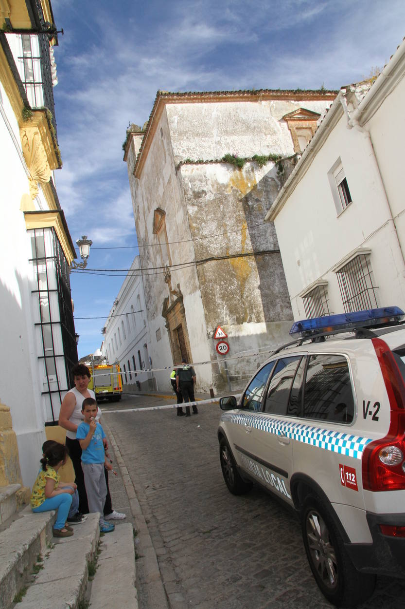 El convento de San Agustín de Medina se derrumba sobre un colegio