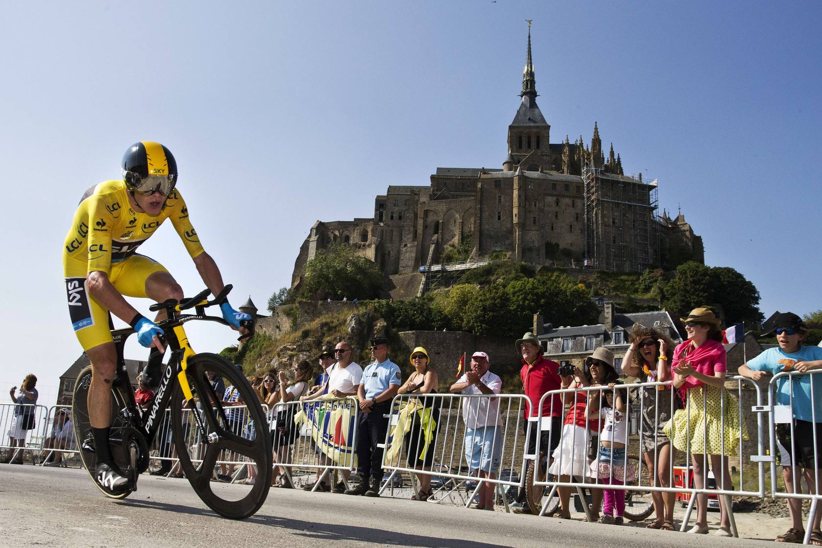 Tony Martin gana la contrarreloj y Froome refuerza su liderato