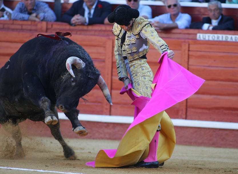 Puerta grande para Talavante, Padilla y Castella en la plaza de Sanlúcar