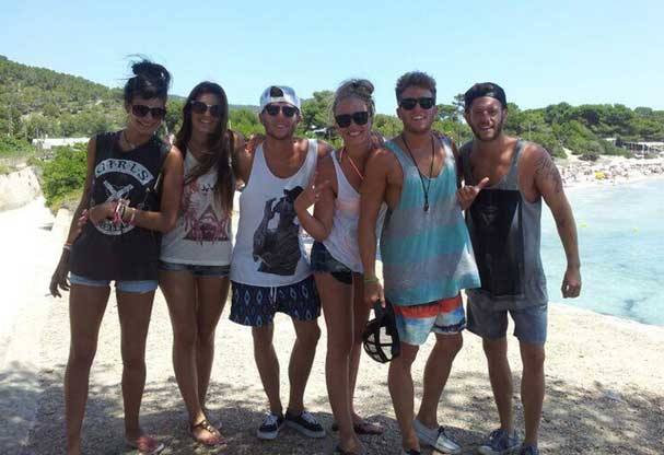 Los hermanos Montoya, Susana, Giuls y Raky se tatúan en Ibiza