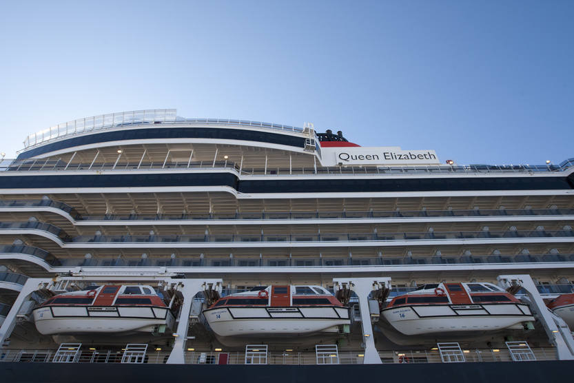 El Queen Elizabeth atraca en Cádiz