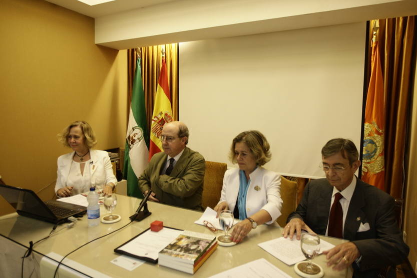 Elena Lería Mac-Kay ingresa en el Ateneo Gaditano