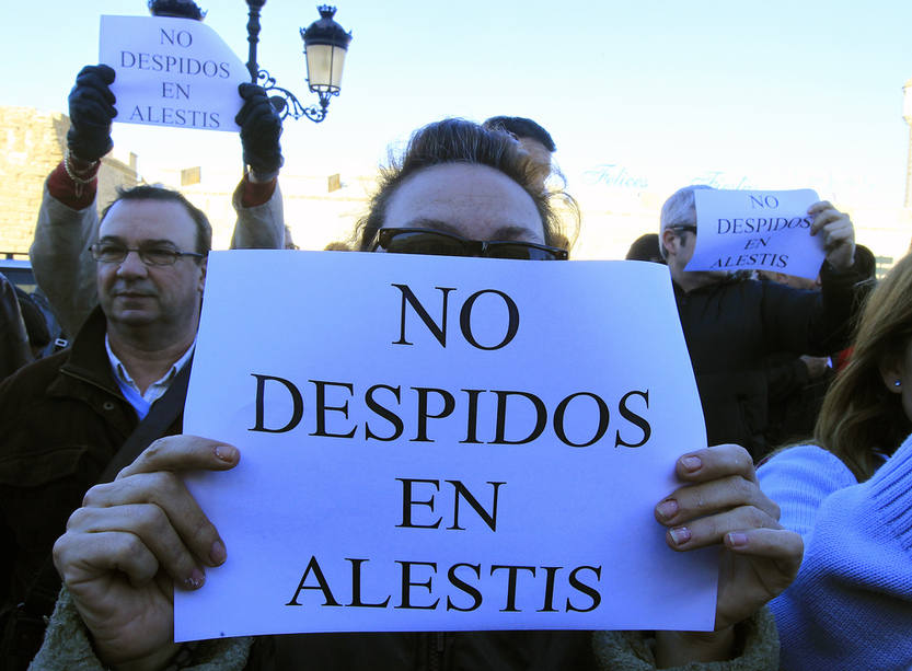 Trabajadores de Alestis protestan por los despidos en la compañía